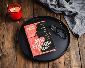 She Speaks Fire: Battling Shame, Reigniting Your Faith, and Claiming Your Purpose - Mariela Rosario [KSIĄŻKA]