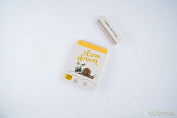 Slow Down: 30 mindful activity cards - Emily Sharratt [KSIĄŻKA]