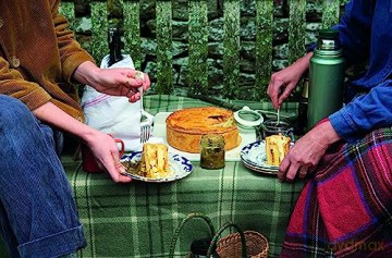 Soil to Table: The Land Gardeners: Recipes for Healthy Soil and Food - Henrietta Courtauld [KSIĄŻKA]