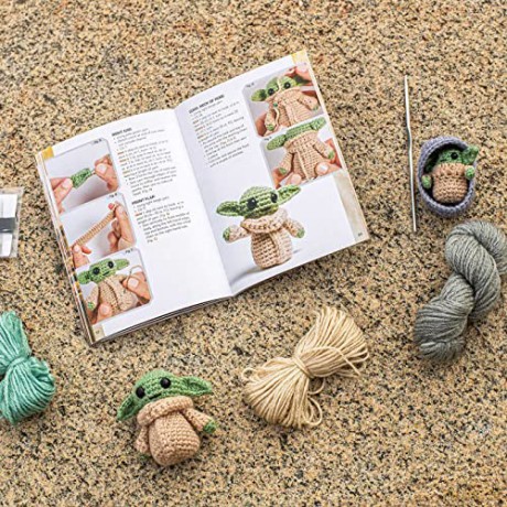 Star Wars: The Mandalorian Crochet (Crochet Kits) - Lucy Collin [KSIĄŻKA]