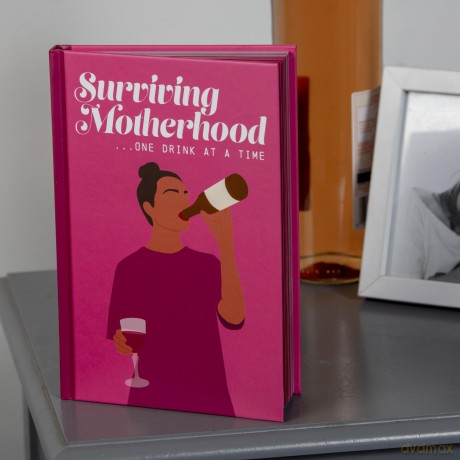Surviving Motherhood One Glass of Wine at a Time: Funny Parenting Gift Book - Bee Three Books [KSIĄŻKA]