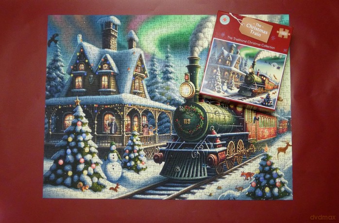 The Christmas Express Train 1000 Piece Festive Santa Jigsaw Puzzle For Adults - Family Fun Games For Xmas - Made In Britain Size 66 x 50cm [PUZZLE]