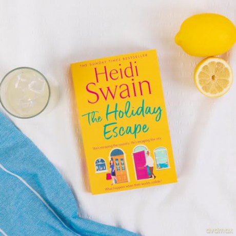 The Holiday Escape: Escape on the best holiday ever with Sunday Times bestseller Heidi Swain - Heidi Swain [KSIĄŻKA]