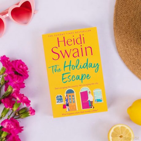 The Holiday Escape: Escape on the best holiday ever with Sunday Times bestseller Heidi Swain - Heidi Swain [KSIĄŻKA]