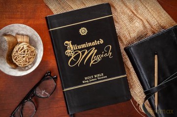 The Illuminated Messiah Bible: 66 Portraits of Jesus (Kjv) - Tim Gagnon [KSIĄŻKA]