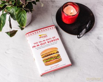 The Ins-N-Outs of In-N-Out Burger: The Inside Story of California's First Drive-Through and How it Became a Beloved Cultural Icon - Lynsi Snyder [KSIĄŻKA]