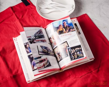 The Ins-N-Outs of In-N-Out Burger: The Inside Story of California's First Drive-Through and How it Became a Beloved Cultural Icon - Lynsi Snyder [KSIĄŻKA]
