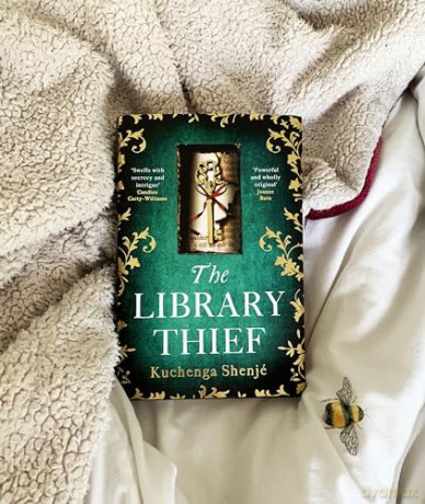 The Library Thief: The spellbinding debut for fans of Rebecca and Fingersmith - Kuchenga Shenjé [KSIĄŻKA]