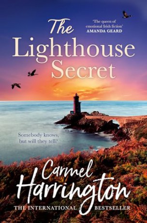 The Lighthouse Secret: The sweeping, secretive and emotional new historical novel from the top 10 bestselling author of The Moon Over Kilmore Quay and The Girl from Donegal. - Carmel Harrington [KSIĄŻKA]
