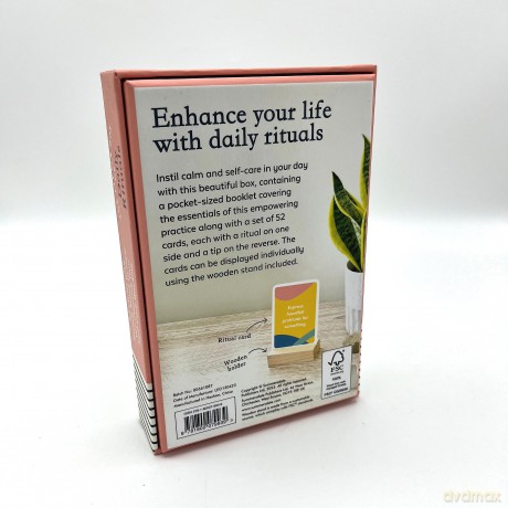 The Little Box of Daily Rituals: 52 Cards with Simple Steps to Help You Improve Your Self-Care Routine [KSIĄŻKA]