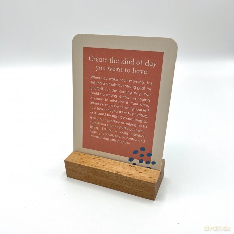 The Little Box of Daily Rituals: 52 Cards with Simple Steps to Help You Improve Your Self-Care Routine [KSIĄŻKA]