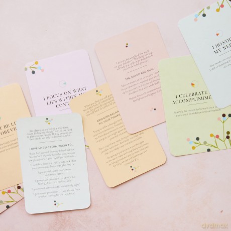 The Little Box of Self-care - A Card Deck: 50 practices to soothe body and mind - Suzy Reading [KSIĄŻKA]