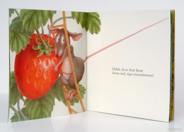 The Little Mouse, the Red Ripe Strawberry and the Big Hungry Bear (Child's Play Library) - Audrey Wood [KSIĄŻKA]