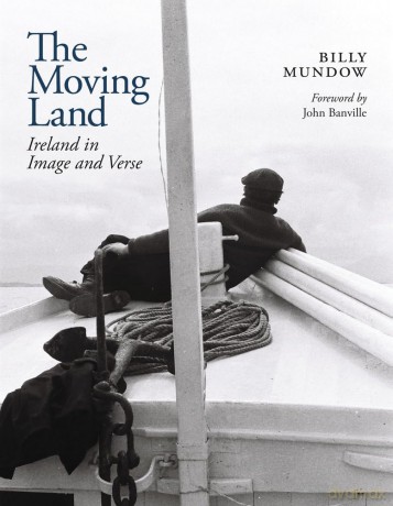 The Moving Land: Ireland in Image and Verse - Billy Mundow [KSIĄŻKA]
