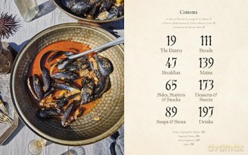 The Official Game of Thrones Cookbook: Recipes from King's Landing to the Dothraki Sea - Chelsea Monroe-Cassel [KSIĄŻKA]