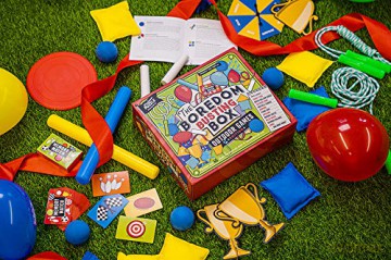 The Outdoor Boredom Busting Box - Huge outdoor games set - Over 45 activities from treasure hunt to limbo by Professor Puzzle. [KSIĄŻKA]