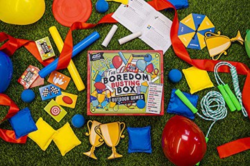 The Outdoor Boredom Busting Box - Huge outdoor games set - Over 45 activities from treasure hunt to limbo by Professor Puzzle. [KSIĄŻKA]