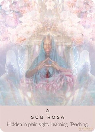 The Rose Pocket Oracle: A 44-Card Deck and Guidebook - Rebecca Campbell [KSIĄŻKA]