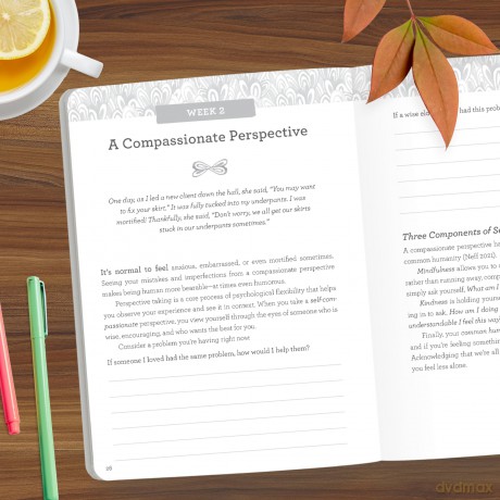 The Self-Compassion Daily Journal: Let Go of Your Inner Critic and Embrace Who You Are with Acceptance and Commitment Therapy (The New Harbinger Journals for Change) - Diana Hill [KSIĄŻKA]