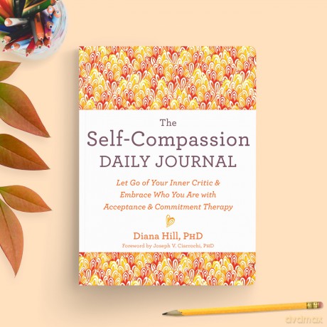 The Self-Compassion Daily Journal: Let Go of Your Inner Critic and Embrace Who You Are with Acceptance and Commitment Therapy (The New Harbinger Journals for Change) - Diana Hill [KSIĄŻKA]