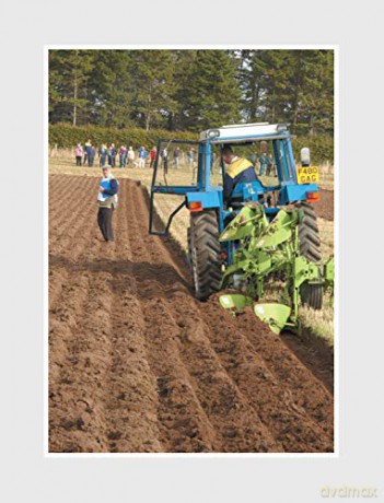 The Tractor Ploughing Manual, 2nd Edition: The Society of Ploughmen Official Handbook (Old Pond Books) Types of Ploughs, Competitions, Over 150 Photographs Showing Good Practices and Faults, and More - Mr Brian Bell [KSIĄŻKA]