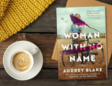 The Woman with No Name: A Novel - Audrey Blake [KSIĄŻKA]