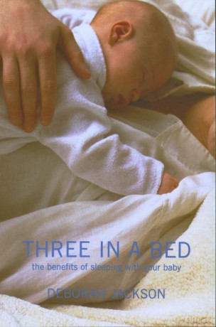 Three in a Bed: The Benefits of Sleeping with Your Baby - Deborah Jackson [KSIĄŻKA]