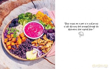 Tiny Kitchen Feast: Plant-based Recipes from a Traveling Chef - Natalie Rodriguez [KSIĄŻKA]