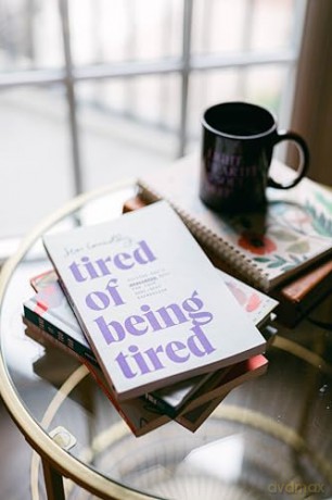 Tired of Being Tired: Receive God's Realistic Rest for Your Soul-Deep Exhaustion - Jess Connolly [KSIĄŻKA]