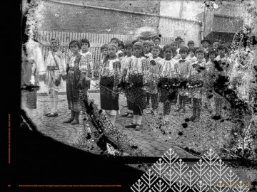 To Hold Your Heart in Your Teeth, Women's Work: The Visual Language of the Romanian Blouse - Simona Bortis-Schultz [KSIĄŻKA]