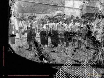 To Hold Your Heart in Your Teeth, Women's Work: The Visual Language of the Romanian Blouse - Simona Bortis-Schultz [KSIĄŻKA]
