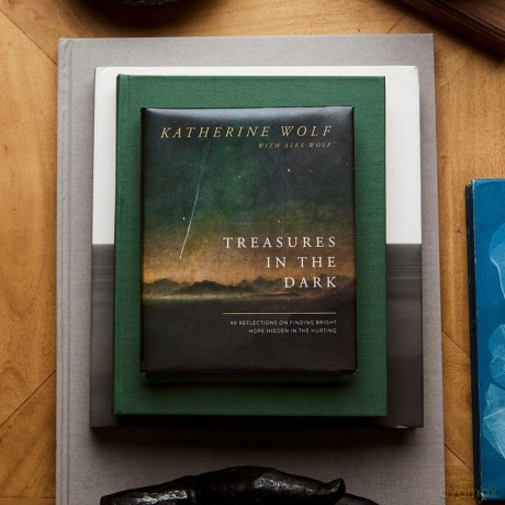 Treasures in the Dark: 90 Reflections on Finding Bright Hope Hidden in the Hurting - Wolf [KSIĄŻKA]