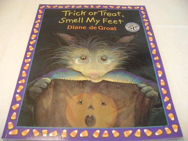 Trick or Treat, Smell My Feet (Mulberry Books) - Diane De Groat [KSIĄŻKA]