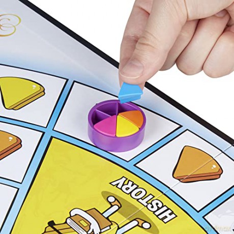 Trivial Pursuit Game: Family Edition Board Game [KSIĄŻKA]