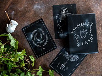 Wanderer's Tarot: 78 Cards and Fold-out Guide - Casey Zabala [KSIĄŻKA]