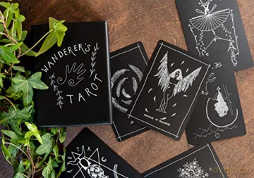 Wanderer's Tarot: 78 Cards and Fold-out Guide - Casey Zabala [KSIĄŻKA]