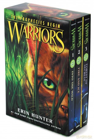 Warriors Box Set: Volumes 1 to 3: Into the Wild, Fire and Ice, Forest of Secrets (Warriors: The Prophecies Begin) - Erin Hunter [KSIĄŻKA]