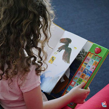 World of Eric Carle, Hear Bear Roar 30-Button Animal Sound Book - Great for First Words - PI Kids (The World of Eric Carle: Play-a-sound) [KSIĄŻKA]