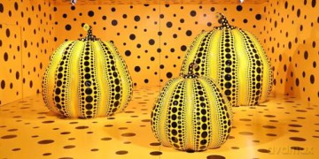 Yayoi Kusama: Infinite Present: Present Infinite - Stefano Raimondi [KSIĄŻKA]