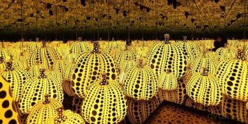 Yayoi Kusama: Infinite Present: Present Infinite - Stefano Raimondi [KSIĄŻKA]