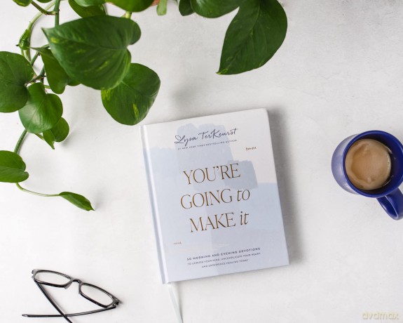 You're Going to Make It: 50 Morning and Evening Devotions to Unrush Your Mind, Uncomplicate Your Heart, and Experience Healing Today - Lysa TerKeurst [KSIĄŻKA]