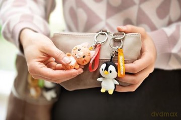 Keyholder penguin Good Luck 5cm on header card GREEN