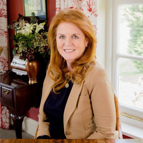 A Woman of Intrigue: The instant Sunday Times bestseller! The most captivating and uplifting historical romance mystery of summer 2024, perfect for fans of Bridgerton - Sarah Ferguson [KSIĄŻKA]