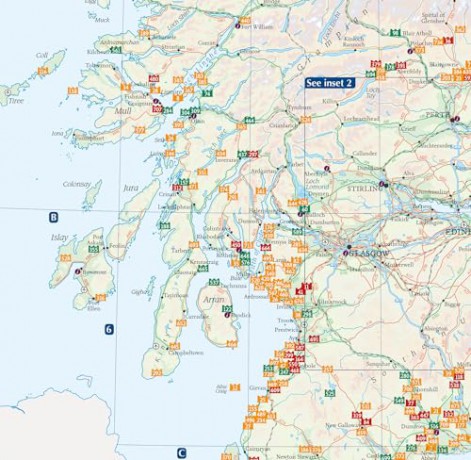 Castles Map of Scotland: Explore Scotland's ancient monuments (Collins Pictorial Maps) - Chris Tabraham [KSIĄŻKA]