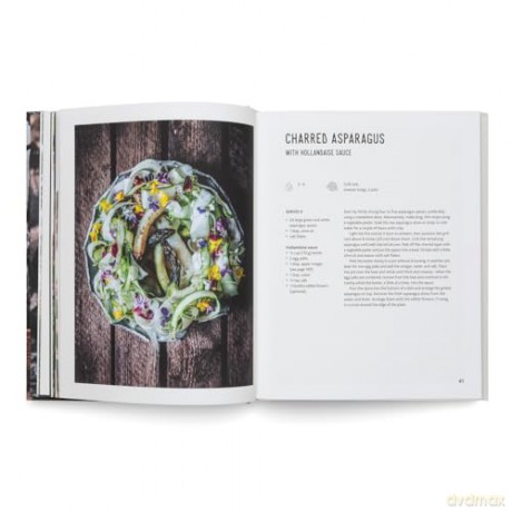 Cooking Greens on Fire: Vegetarian Recipes for the Dutch Oven and Grill - Nicolai Tram [KSIĄŻKA]