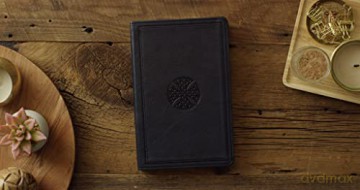 ESV Premium Gift Bible (TruTone, Navy, Mosaic Cross Design): Esv Bible Trutone, Navy, Mosaic Cross Design - Esv [KSIĄŻKA]