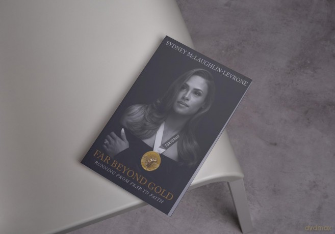 Far Beyond Gold: Running from Fear to Faith - Mclaughlin Sydney [KSIĄŻKA]