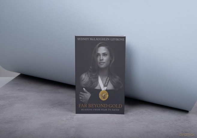Far Beyond Gold: Running from Fear to Faith - Mclaughlin Sydney [KSIĄŻKA]