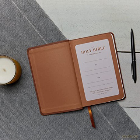 KJV, Value Thinline Bible, Compact, Leathersoft, Brown, Red Letter, Comfort Print: Holy Bible, King James Version [KSIĄŻKA]