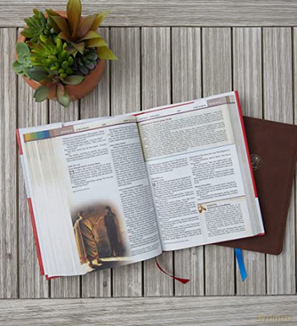 NKJV, Chronological Study Bible, Leathersoft, Black, Comfort Print: Holy Bible, New King James Version [KSIĄŻKA]